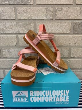 Reef Pink and Coral Platform Strappy Sandal Size 8 Cushion REM HI
